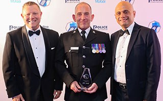 Officer who took weight of a car to save a life wins national award