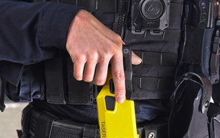 Police officers now permitted to carry Taser in court