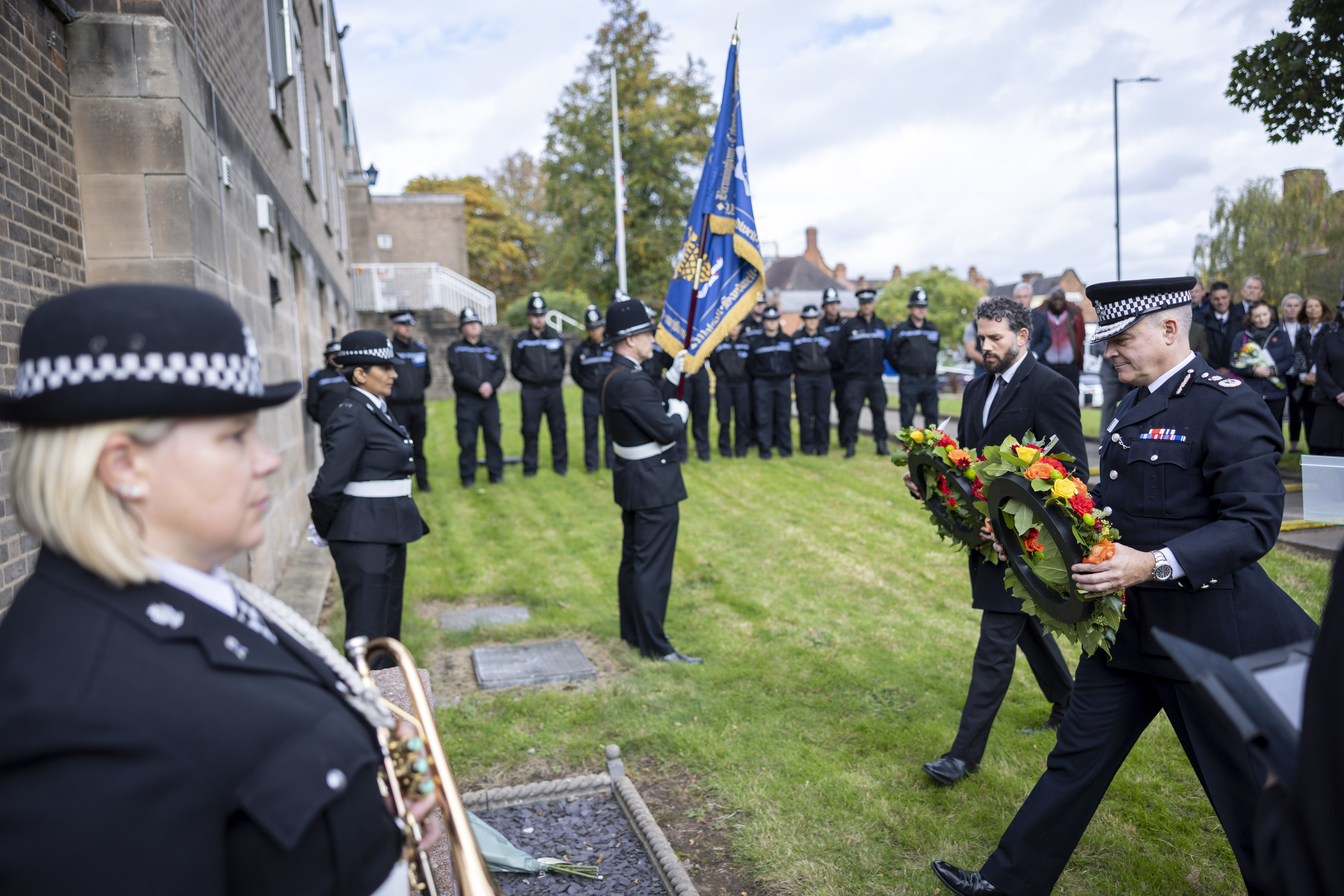 The Chief and assistant PCC lay wreaths.